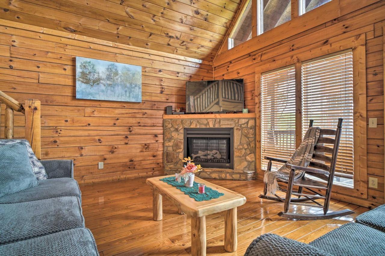 Mountain Pool Lodge Sevierville Cabin With Hot Tub Pigeon Forge Exterior foto